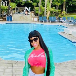 Meet your Posher, Naima